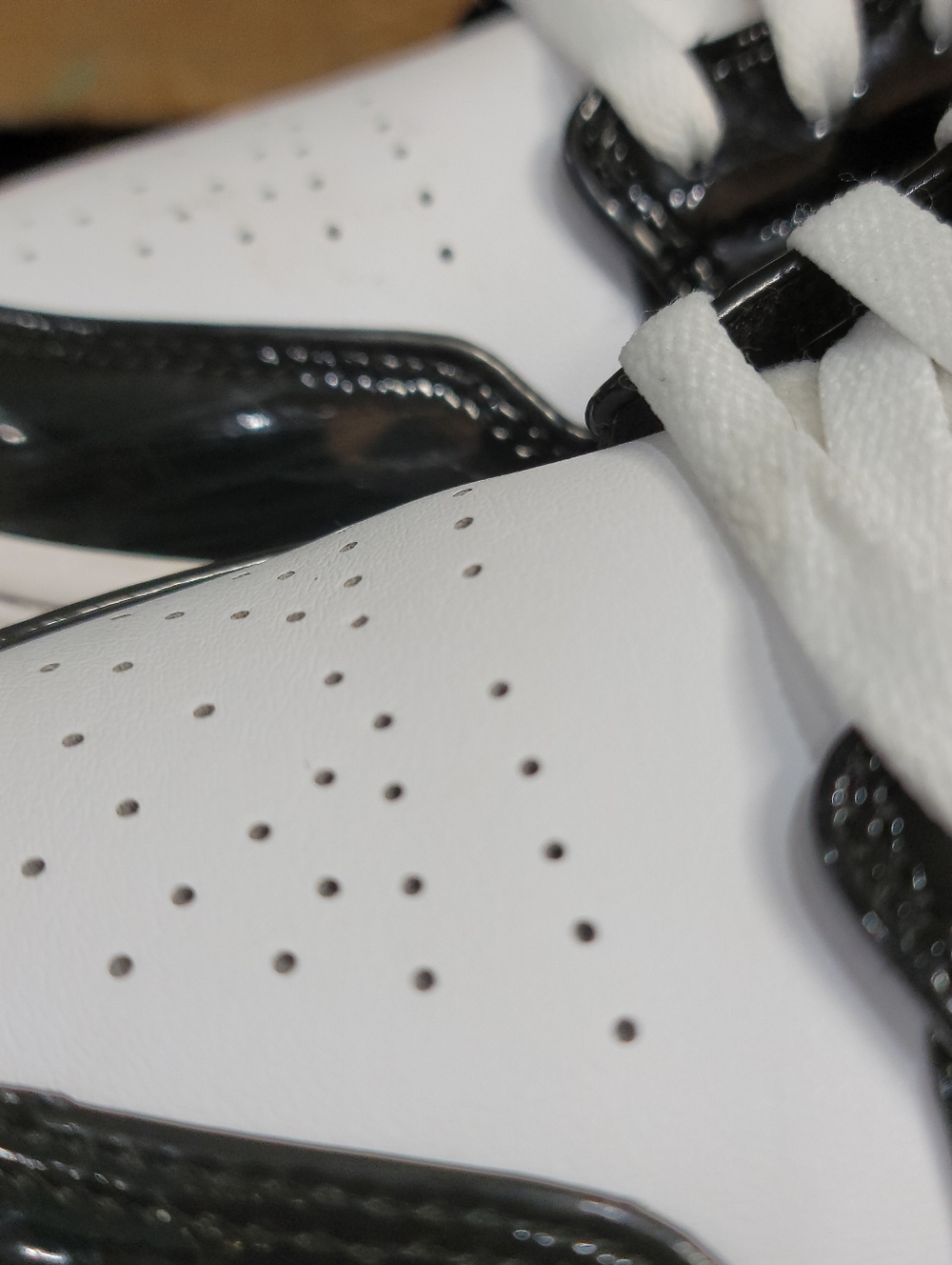 Nike Air Jordan 1 Mid SE "Patent Black White Gold" Mens 9 Ships Today - Picture 12 of 16